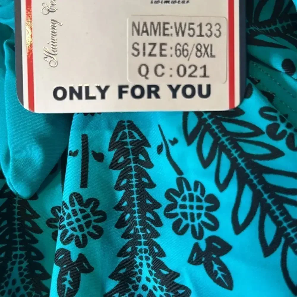 Women’s 2 Piece Plus Sized Swimsuit Tankini Adjustable Straps Size 24 NWT